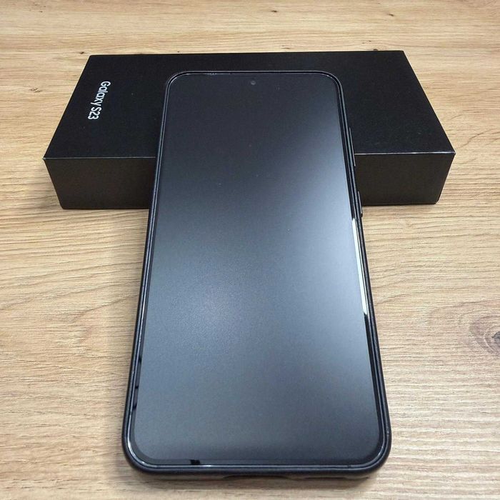 Telefon mobil Samsung Galaxy S23, Dual SIM, 8GB RAM, 128GB - impecabil
