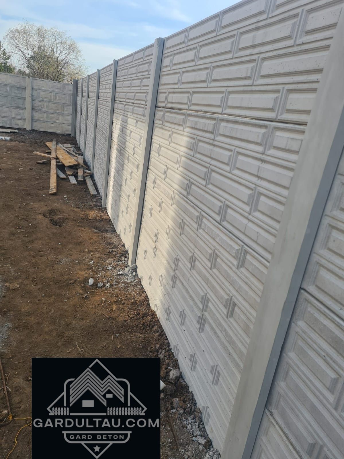 Gard din placi prefabricate de beton