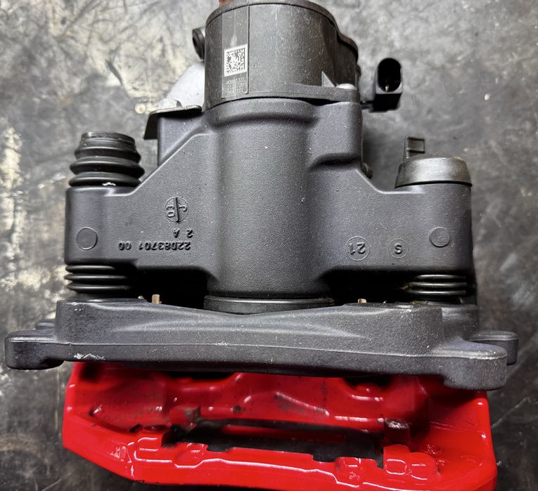 Тесла модел 3-Y спирачен апарат брембо (performance)