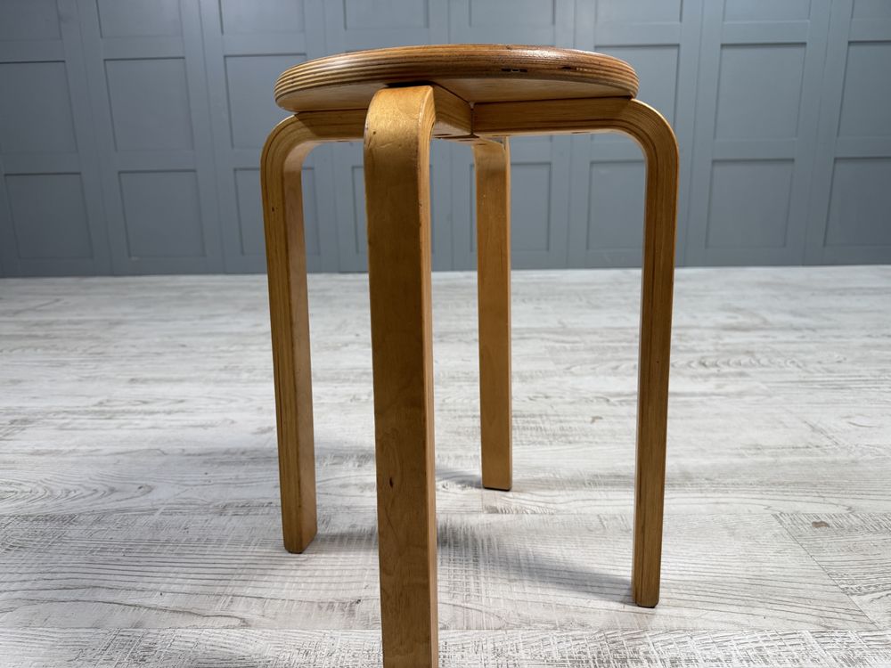 Винтидж табуретка E60 на Alvar Aalto Р244