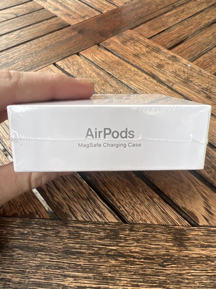 Безжични слушалки Apple - AirPods 3 MagSafe Case