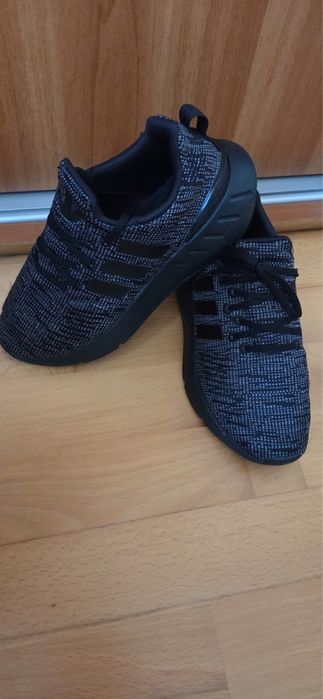 Adidasi Adidas marimea 37 1/3