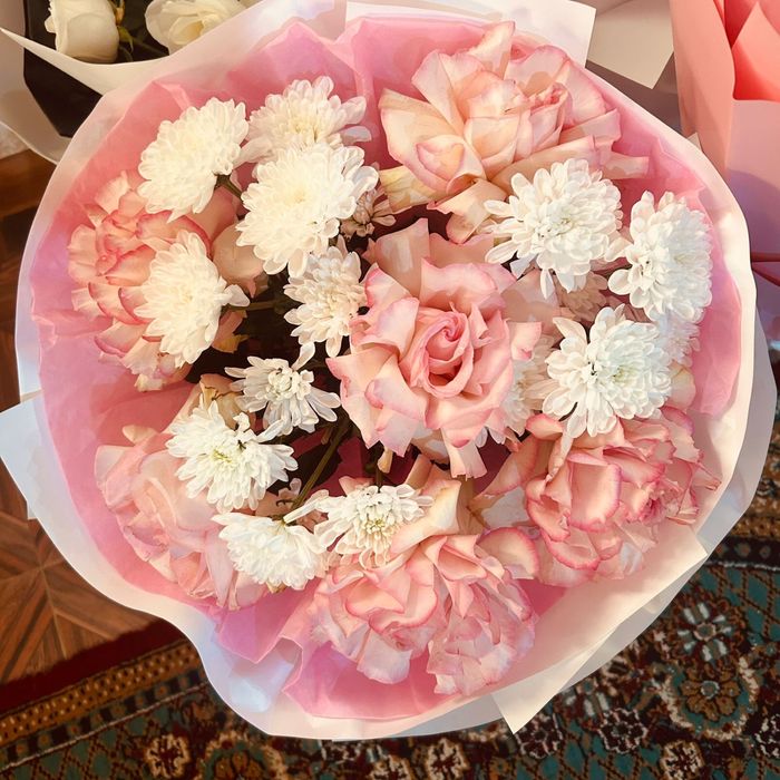 Букет роз из хризантем