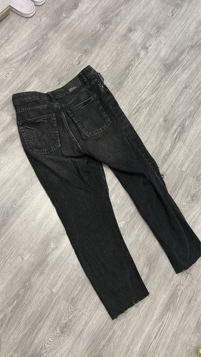 Blugi rupti negri, New Yorker