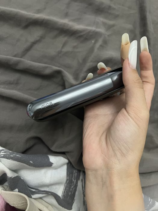 Iqos iluma negru