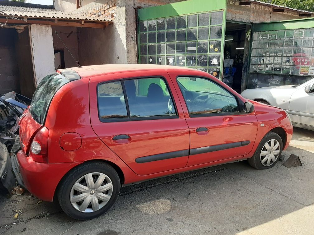 Renault clio 1.2i На Части