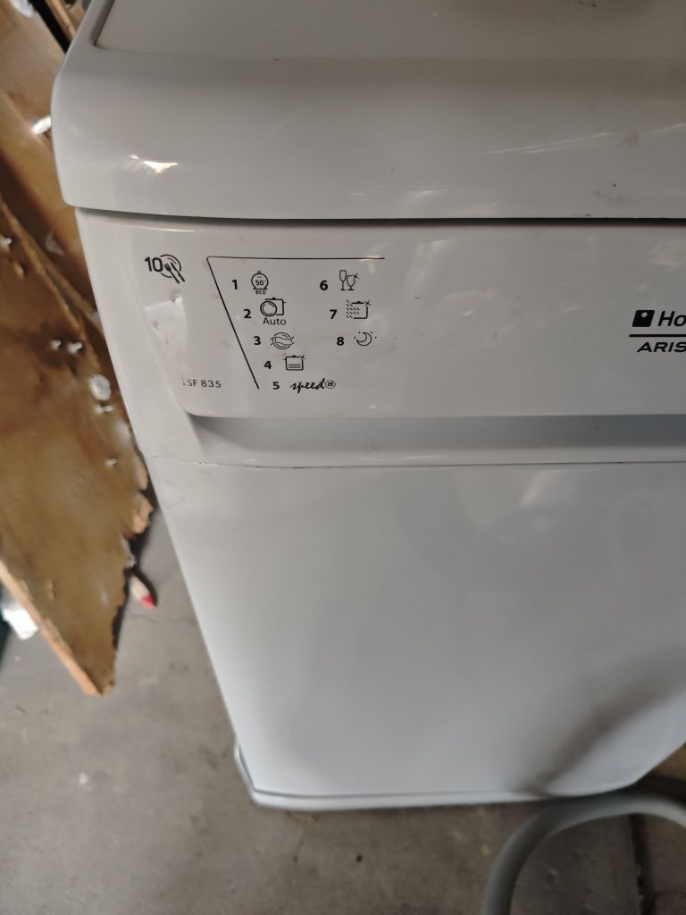 Продавам Съдомиялна Hotpoint Ariston LSF 835