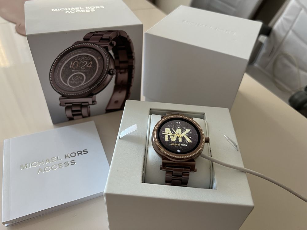 Смарт часовник Michael Kors Sofie