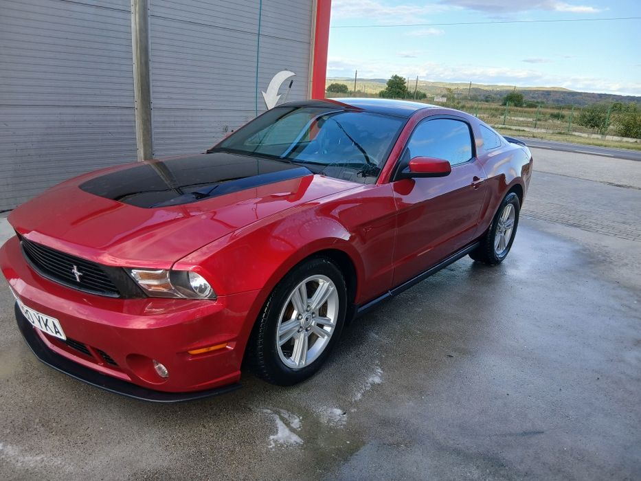 Vând Ford Mustang
