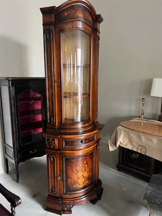 Vitrina Baroc pe colt!