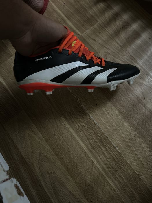 Vand ghete de fotbal adidas