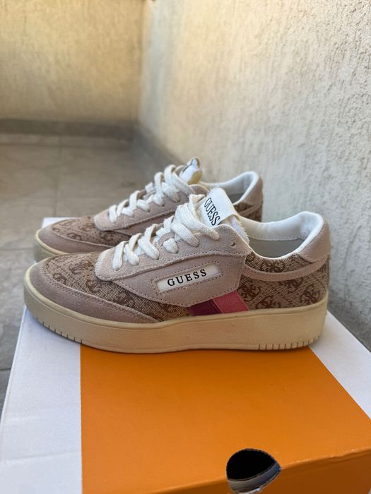 Дамски маратонки GUESS, бледо розови