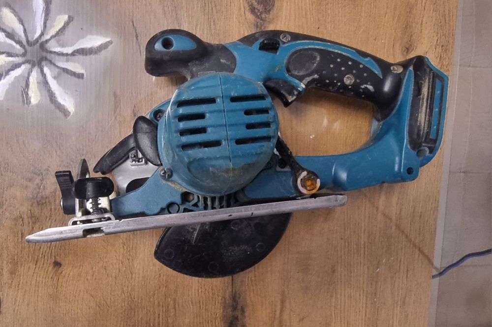 Акумулаторен ръчен цирколяр Makita 18v за части