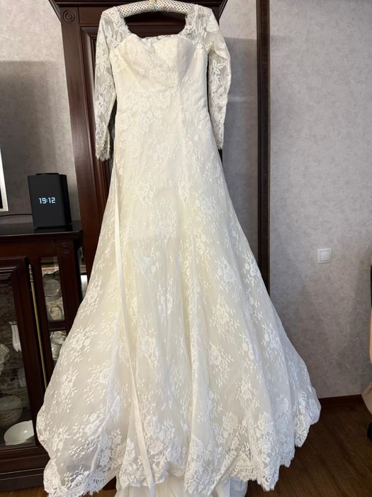 Продам два свадебных платьев 46 размер!!!