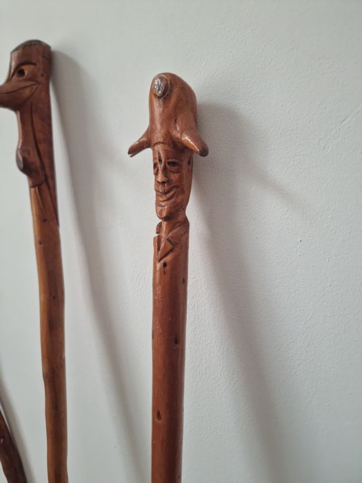 Baston din lemn sculptat integral manual dintr-o singura bucata