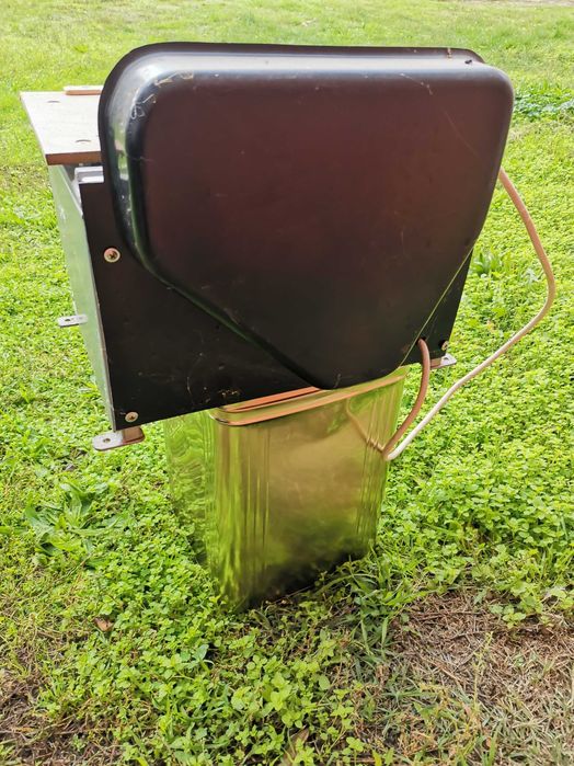 Машина за пробиване на пчелни рамки