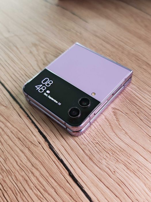Samsung Z Flip 4 (лилав, 256GB) - Отлично състояние