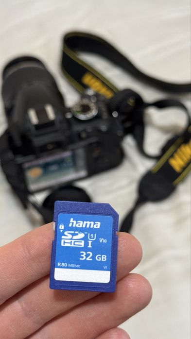 Nikon D3100 + Nikkor 18-55mm + Accesorii Complete