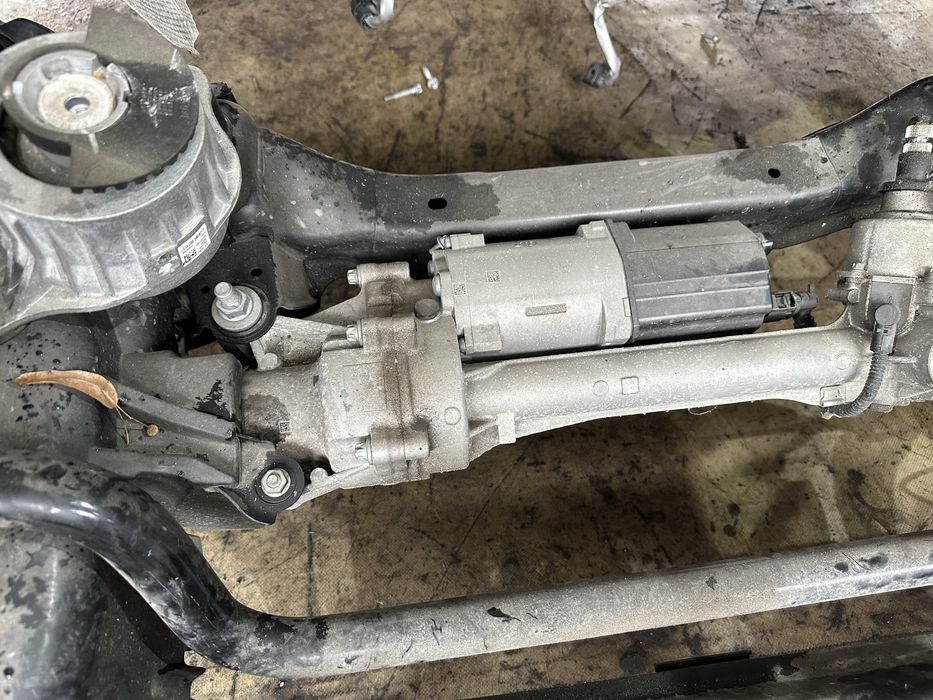 Електрохидравлична рейка за w205 Мерцедес C класа!