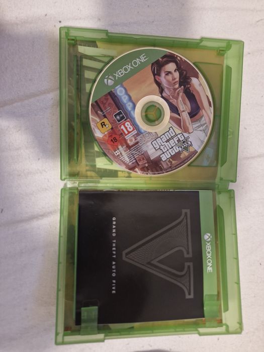 Joc xbox gta 5 vand sau schimb cu jocuri de p4/ps5