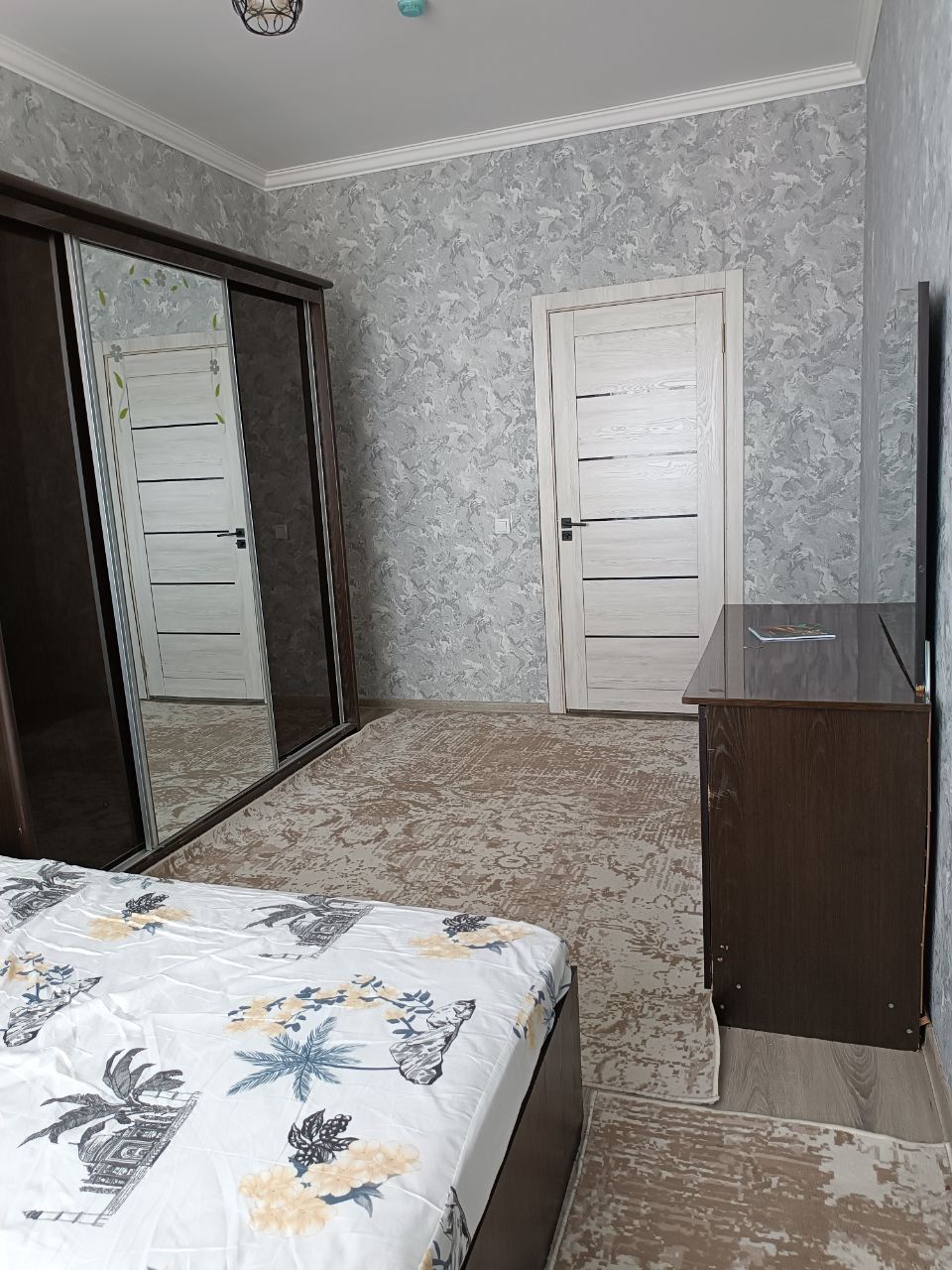 Sergeli 3 bekatga yaqin. Yangi darxonda uy ijaraga beriladi