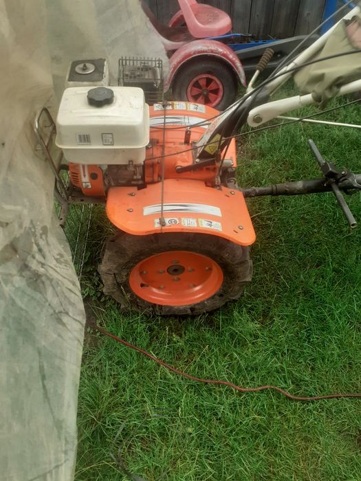 Vând motosapa ruris710k perfect funcțional cu remorca și utilaje