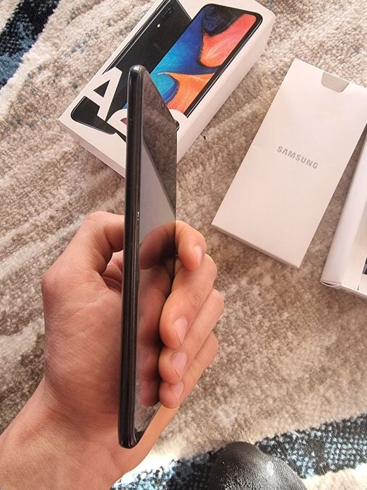 Samsung A20 sotladi