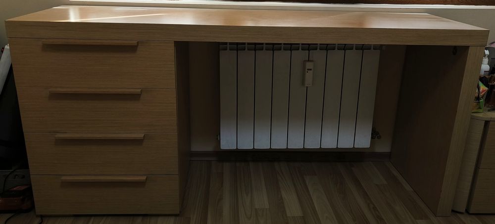 Масивно бюро от естествено дърво