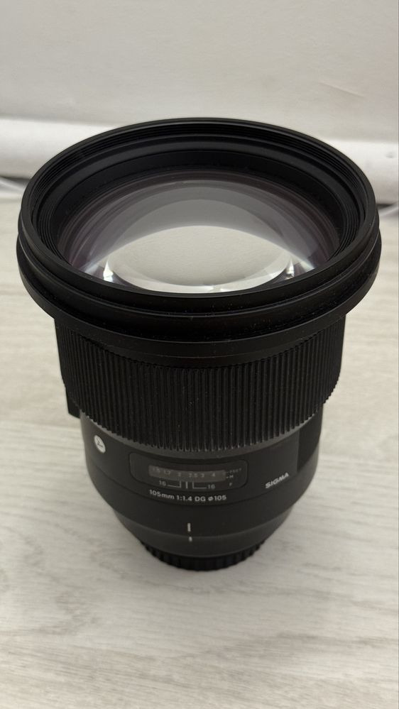 Vand Sigma 105mm f1.4 pentru Canon