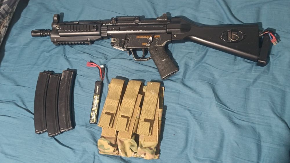 J&P AIRSOFT MP5 +magpouch si 3 incarcatoare hi-capa
