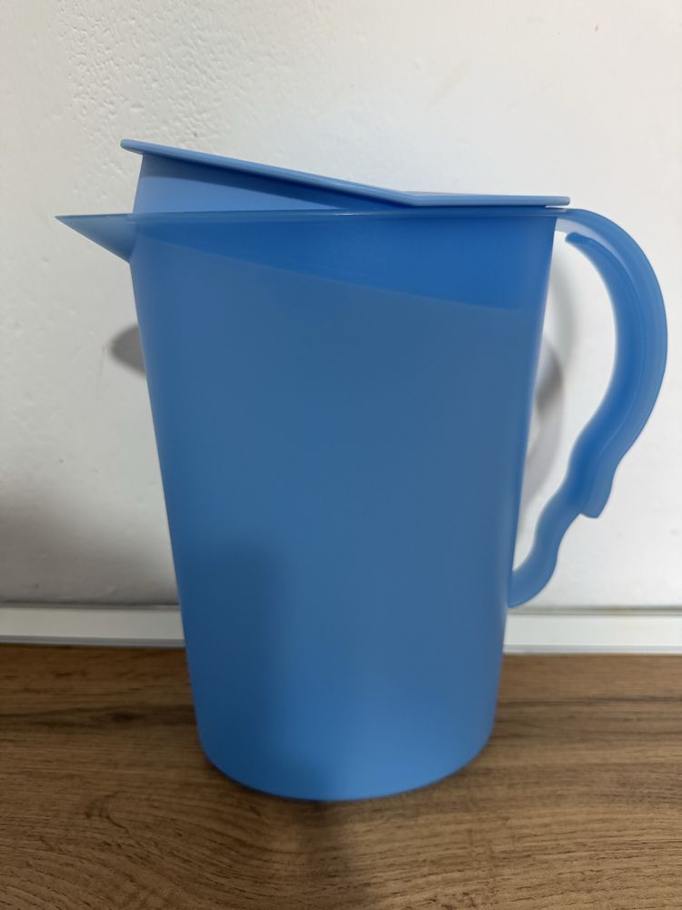 Продается кувшин Tupperware