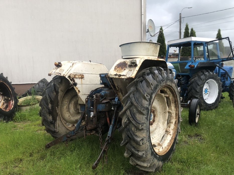 Dezmembrez Ford 5000