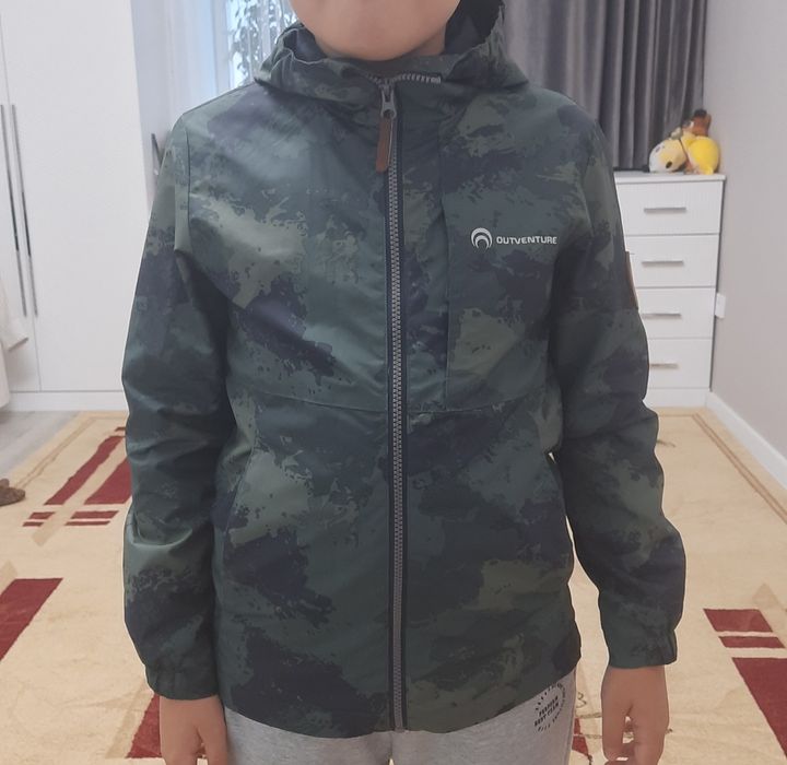 Ветровка на 9-11 лет. В идеальном состоянии.