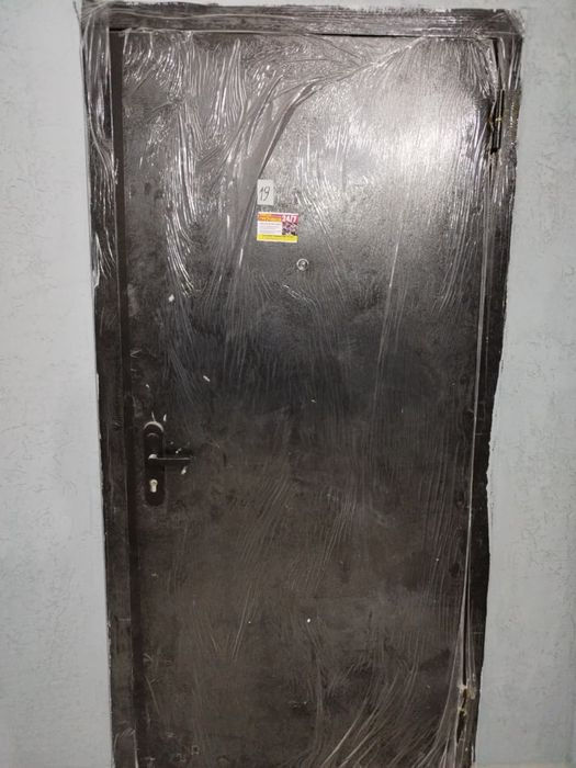 Продам дверь новую