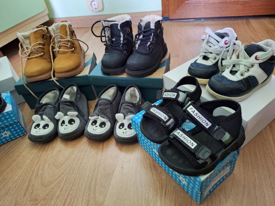 Incaltaminte copii + cadou jucarie locomotiva cu maner