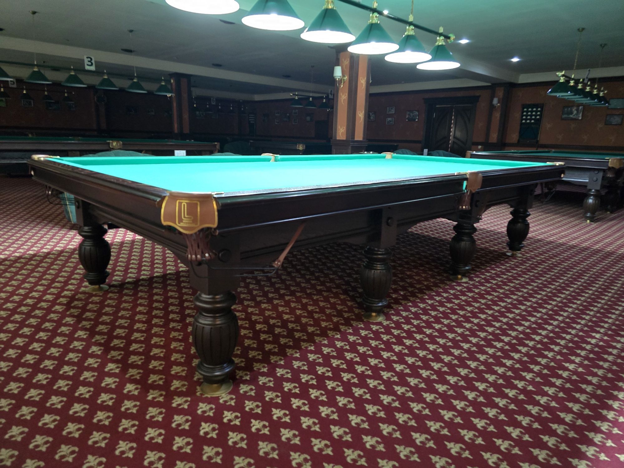 Продаётся  бильярдный стол "LEADER" ,billiard stoli