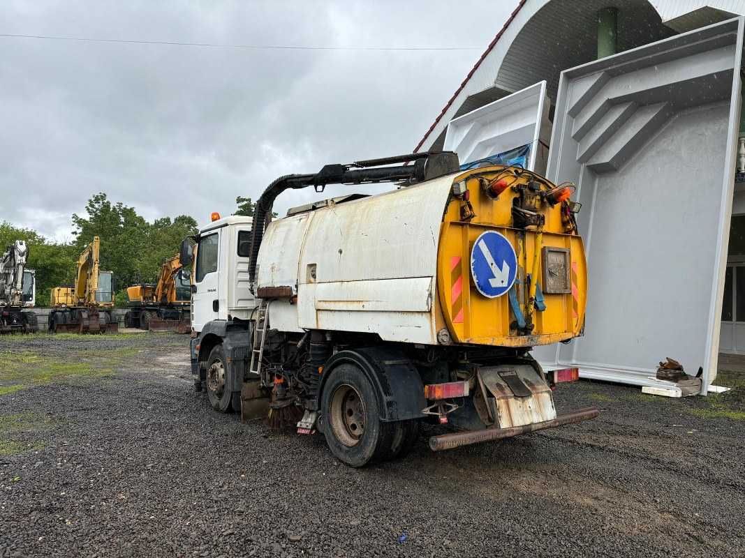 Camion maturatoare  Man TGM 18.240 , 2010 , aspirator , bazin de apa