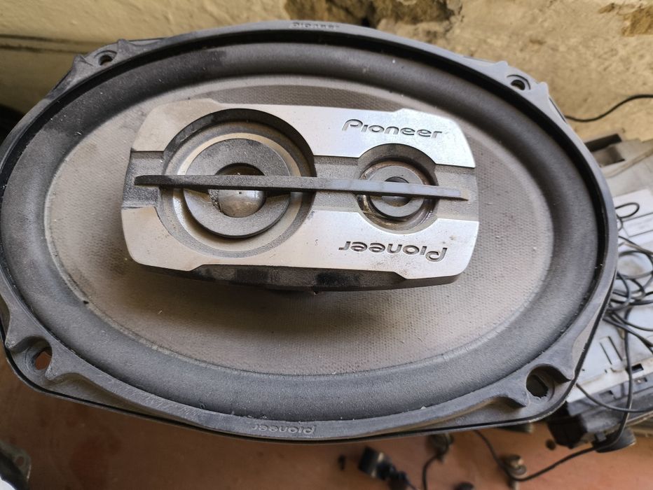 Колонна и магнитофон