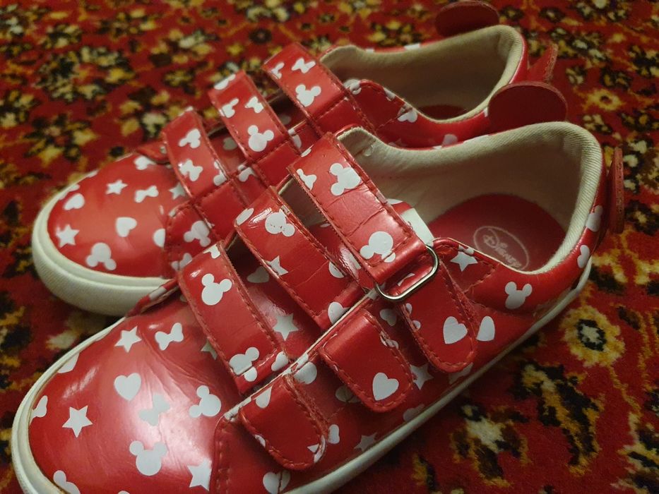 Стильные кроссовки для девочки lefties!