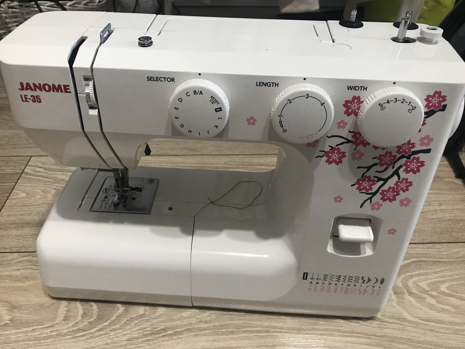 Швейная машина Janome Legend LE 35 белый