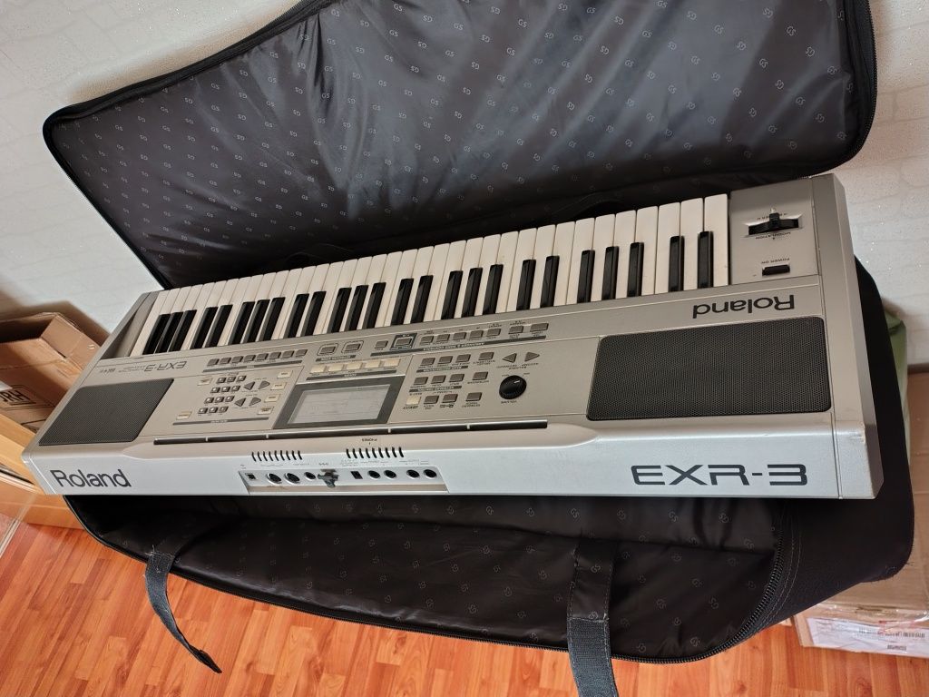 Vând  orga EXR-3