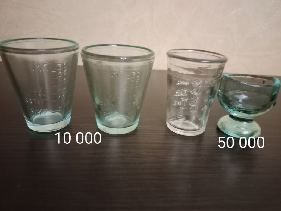 Продам медицинские мерные стаканы и химические колбы маленькие
