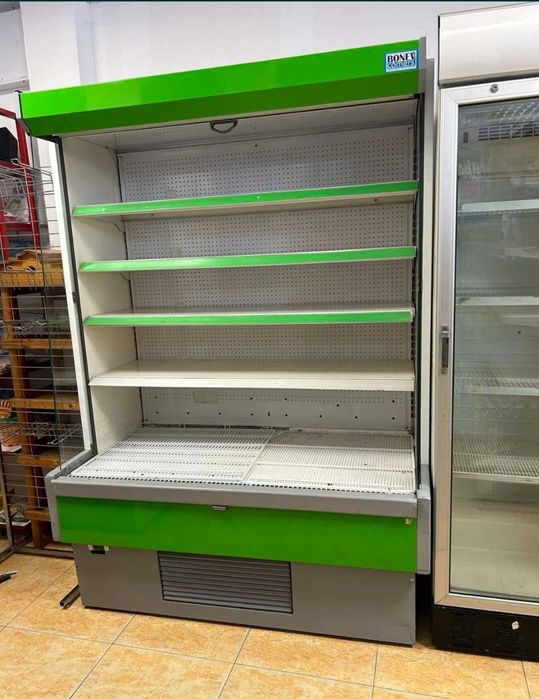 Продавам крайстенна хладилна витрина