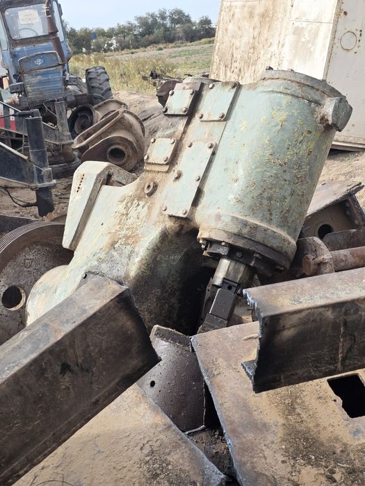 Molotok sotiladi 150 va 250 kg holati yahshi