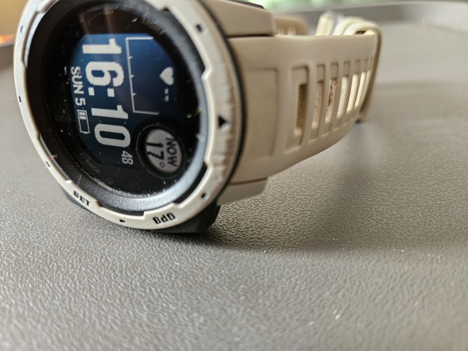 Часовник Garmin instinct
