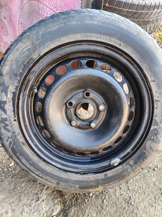 Диск штампованный R-15 вместе с резиной