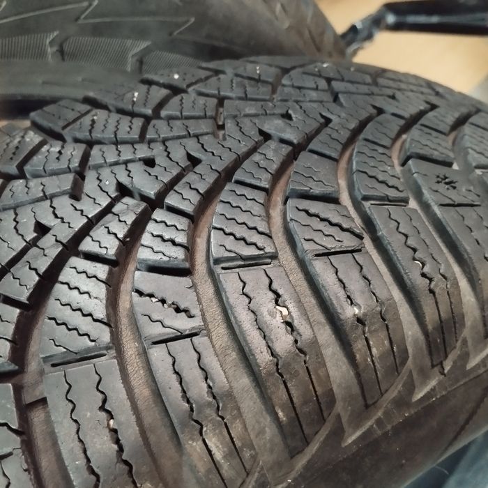 2 броя.. зимни гуми Goodyear Ultragrip 9 195 65 R15