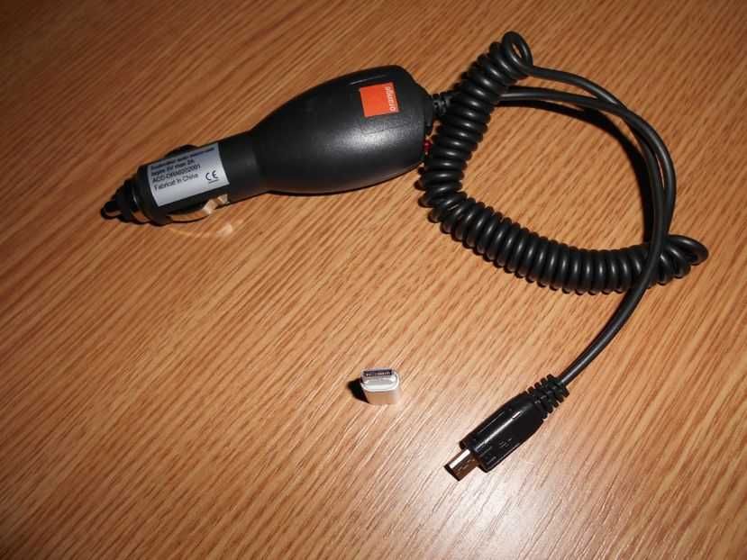 Incarcator / alimentator telefon pt auto 12 V