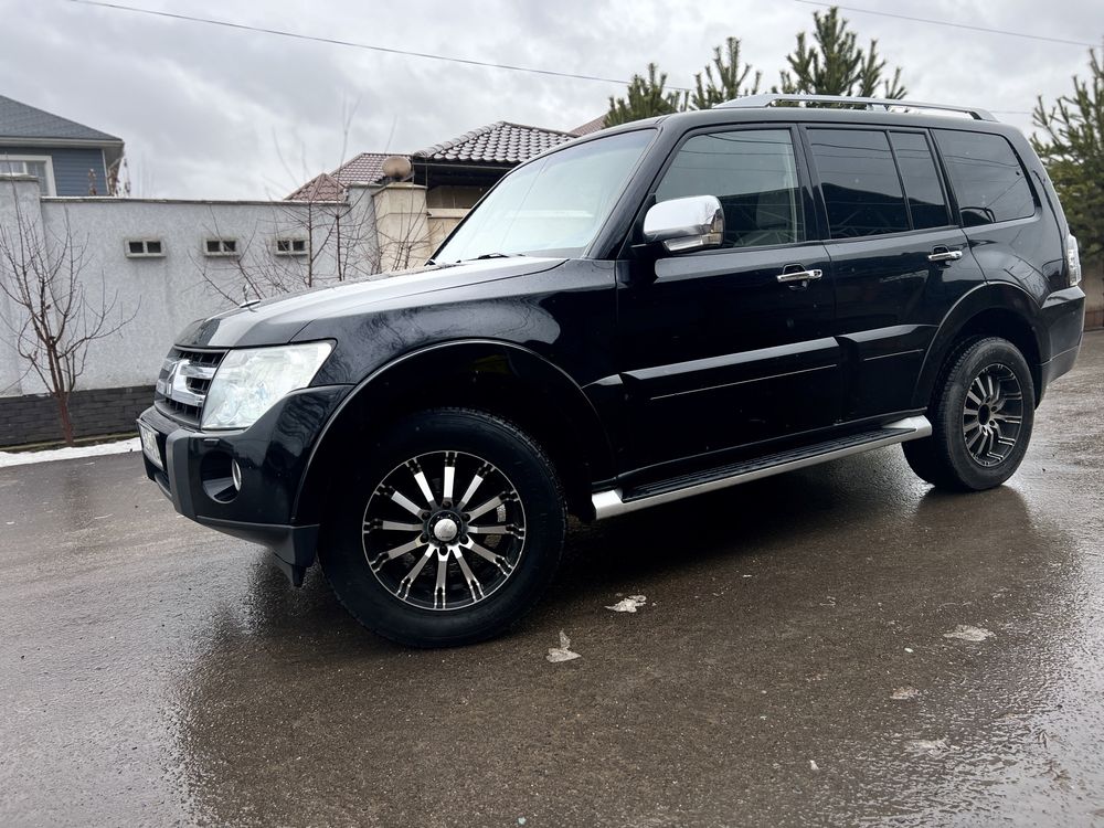 Продам Mitsubishi Pajero IV 2007года.