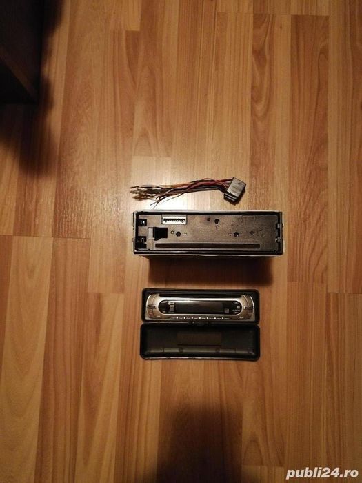 Vând casetofon MP3, LG, fata detasabila, boxe perechi fata/spate Logan